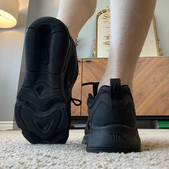 Women’s Nike Airmax - Picture 4 of 5